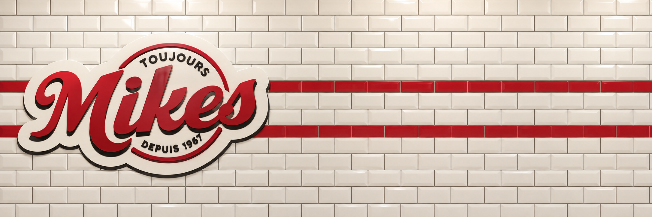 Toujours Mikes depuis 1967, sur un mur de céramique crème et rouge